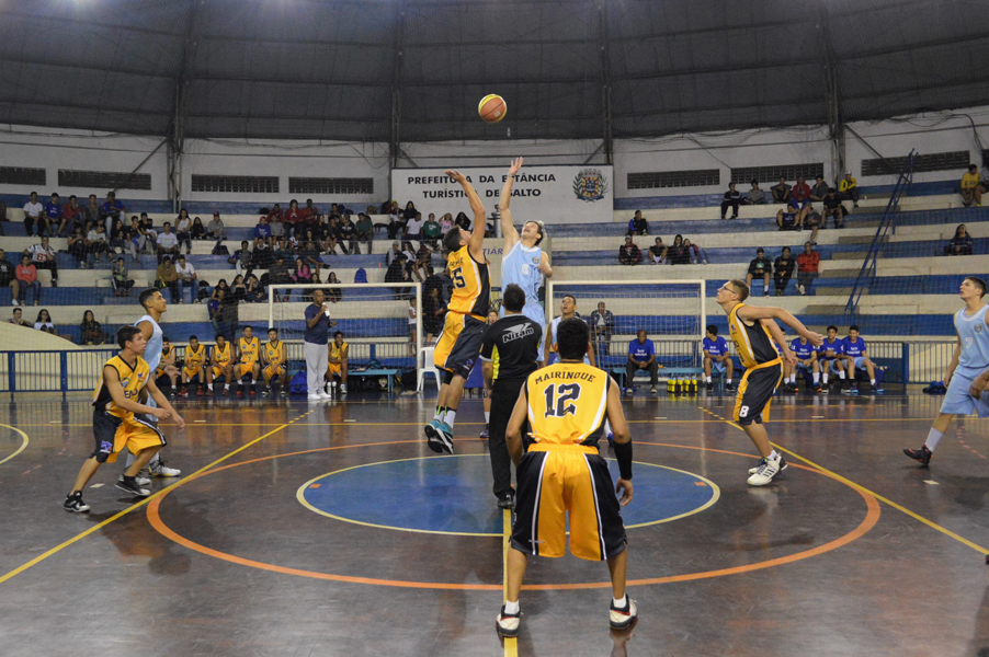 Leia mais sobre o artigo Basquete de Salto vence Mairinque e fica em 1º lugar no seu grupo