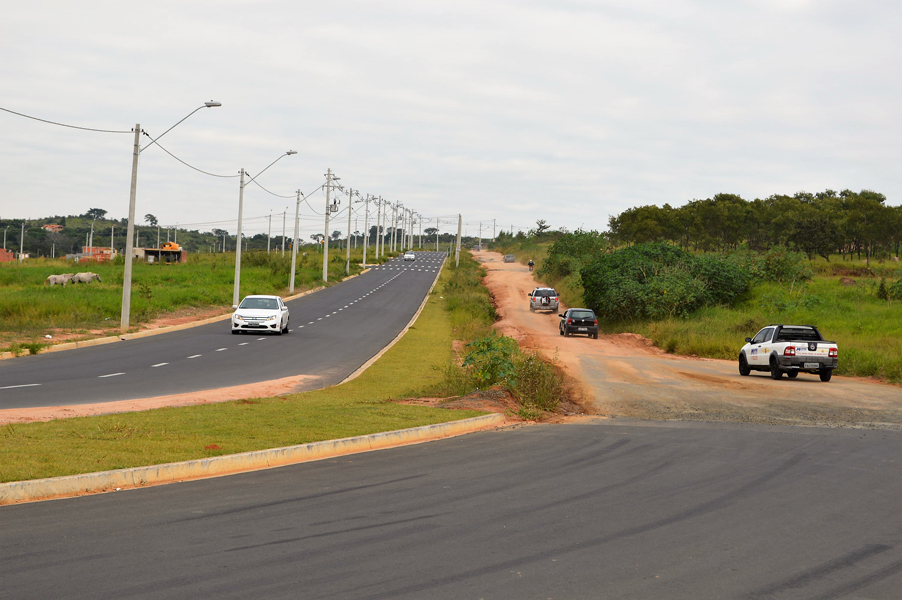 Leia mais sobre o artigo Prefeito e empreendedores assinam termo de compromisso e obras de avenida serão retomadas