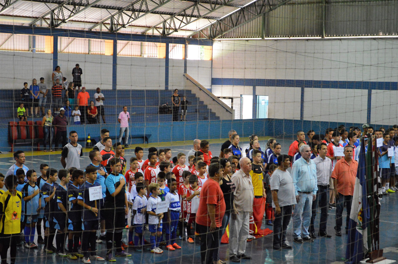 Leia mais sobre o artigo 1ª Copa Cidade de Salto de Futsal é aberta com homenagem e sete partidas