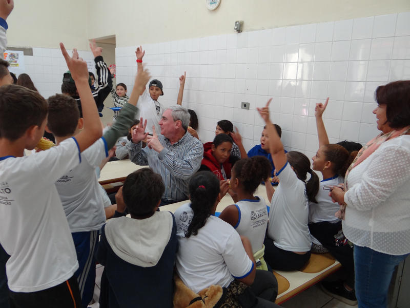 Leia mais sobre o artigo Prefeito visita escola e aprova mudanças na merenda