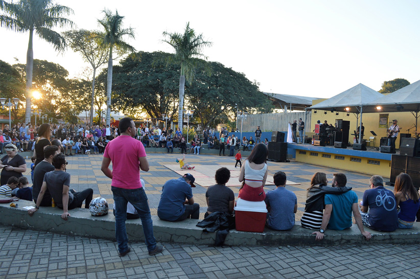 Leia mais sobre o artigo Salto Rock reúne grande público na Praça XV de Novembro