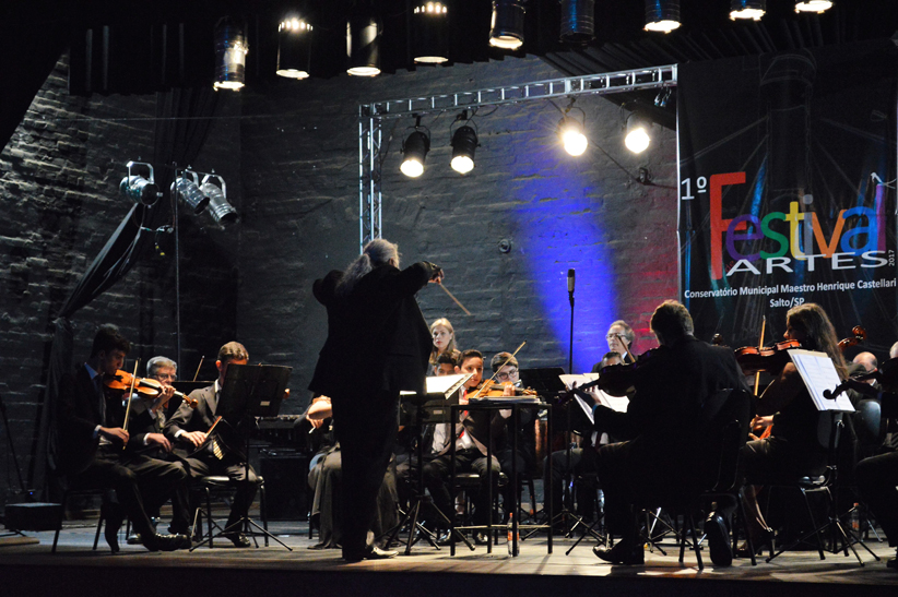 Leia mais sobre o artigo Grupo Chorata e Orquestra de Metais encerram o Festival de Artes de Salto