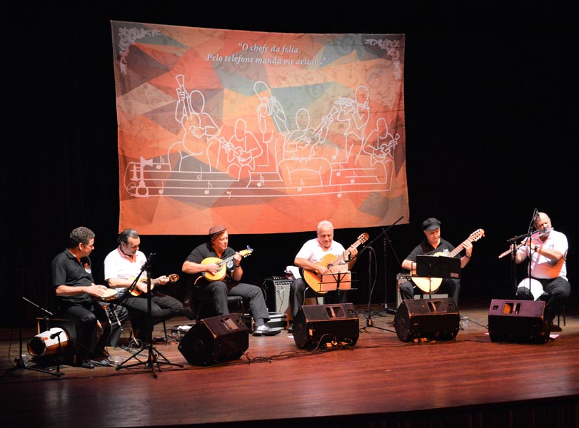 Leia mais sobre o artigo Derico e o grupo Pelo Telefone se apresentam na Sala Palma de Ouro