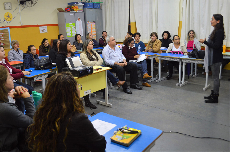 Leia mais sobre o artigo Educação realiza projeto piloto de produção sustentável de alimentos