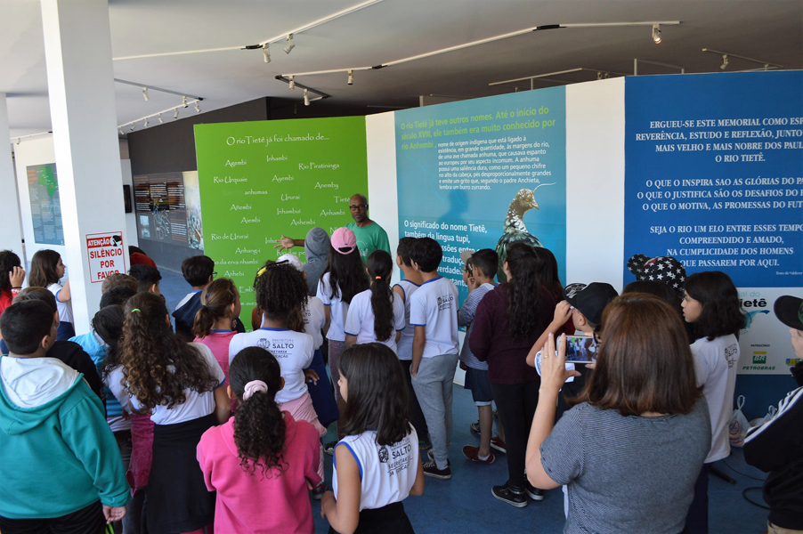 Leia mais sobre o artigo Alunos do Cemus IV visitam Memorial do Tietê como parte de projeto sobre água