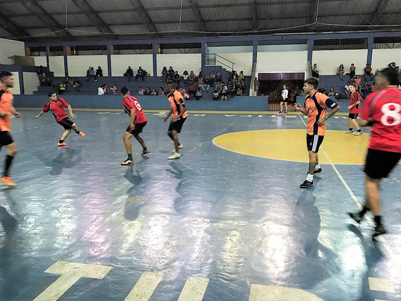 Leia mais sobre o artigo Secretaria da Educação realiza InterEJA no futsal e na queimada