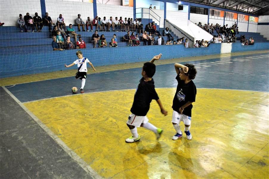 Leia mais sobre o artigo Oito jogos marcam a rodada de abertura do 2º Campeonato Municipal de Futsal Categoria Menores