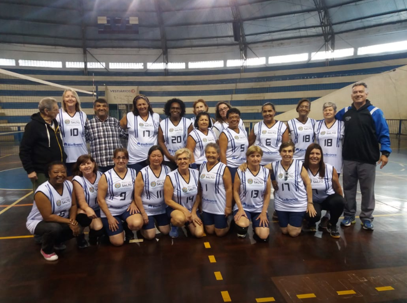 Leia mais sobre o artigo Equipe feminina de voleibol adaptado recebe novos uniformes