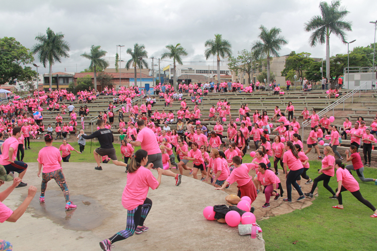 Leia mais sobre o artigo Caminhada “Outubro Rosa” atrai mais de mil pessoas no fim de semana