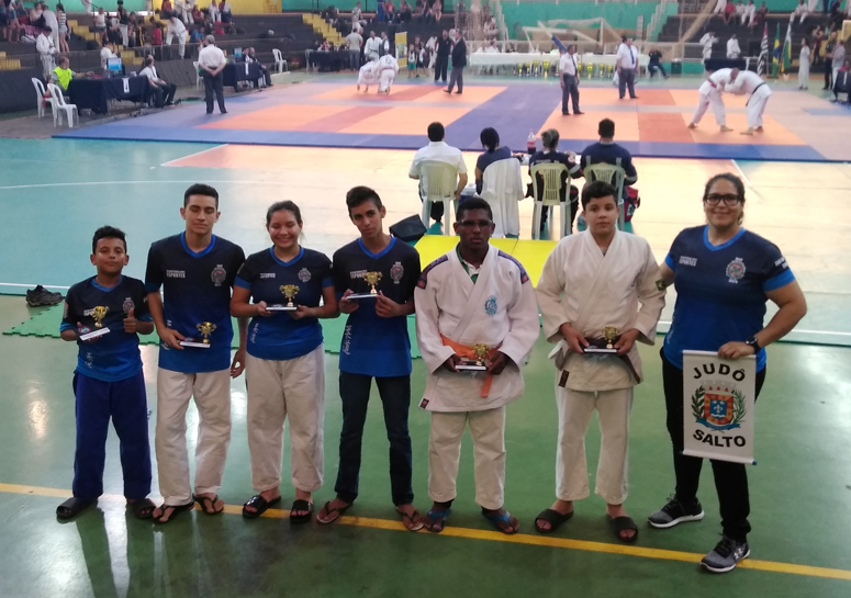 Leia mais sobre o artigo Judô de Salto conquista medalhas em Torneio Aberto