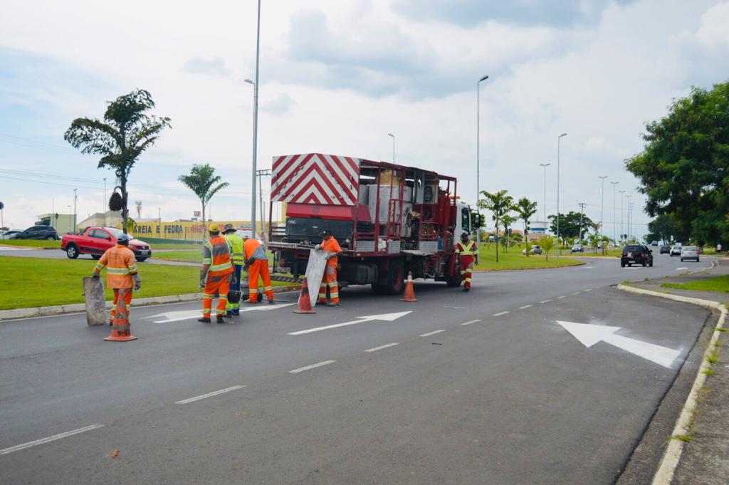 Leia mais sobre o artigo Avenida Hilário Ferrari recebe nova sinalização