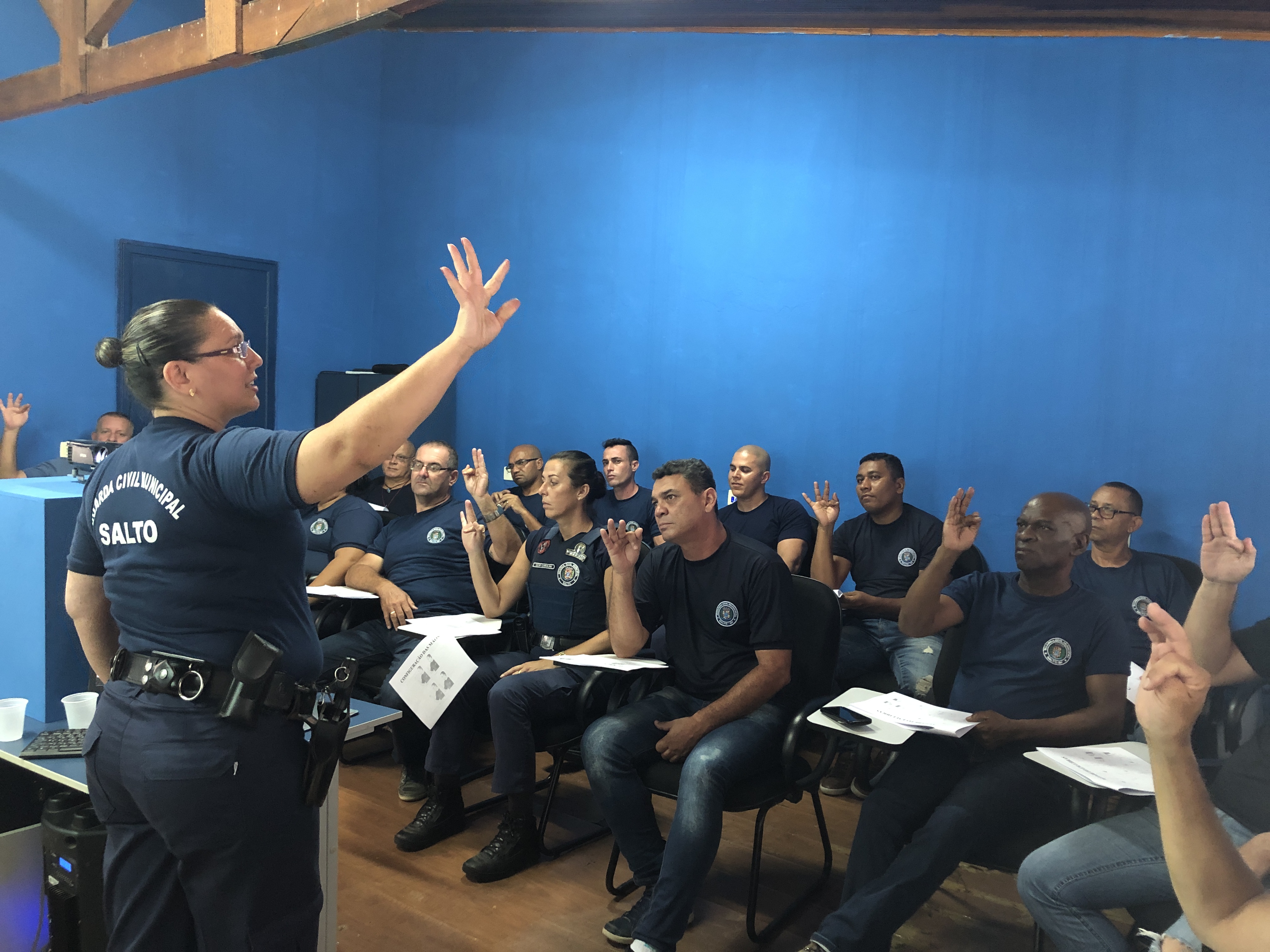 Leia mais sobre o artigo Guarda Civil Municipal de Salto recebe aulas de Libras