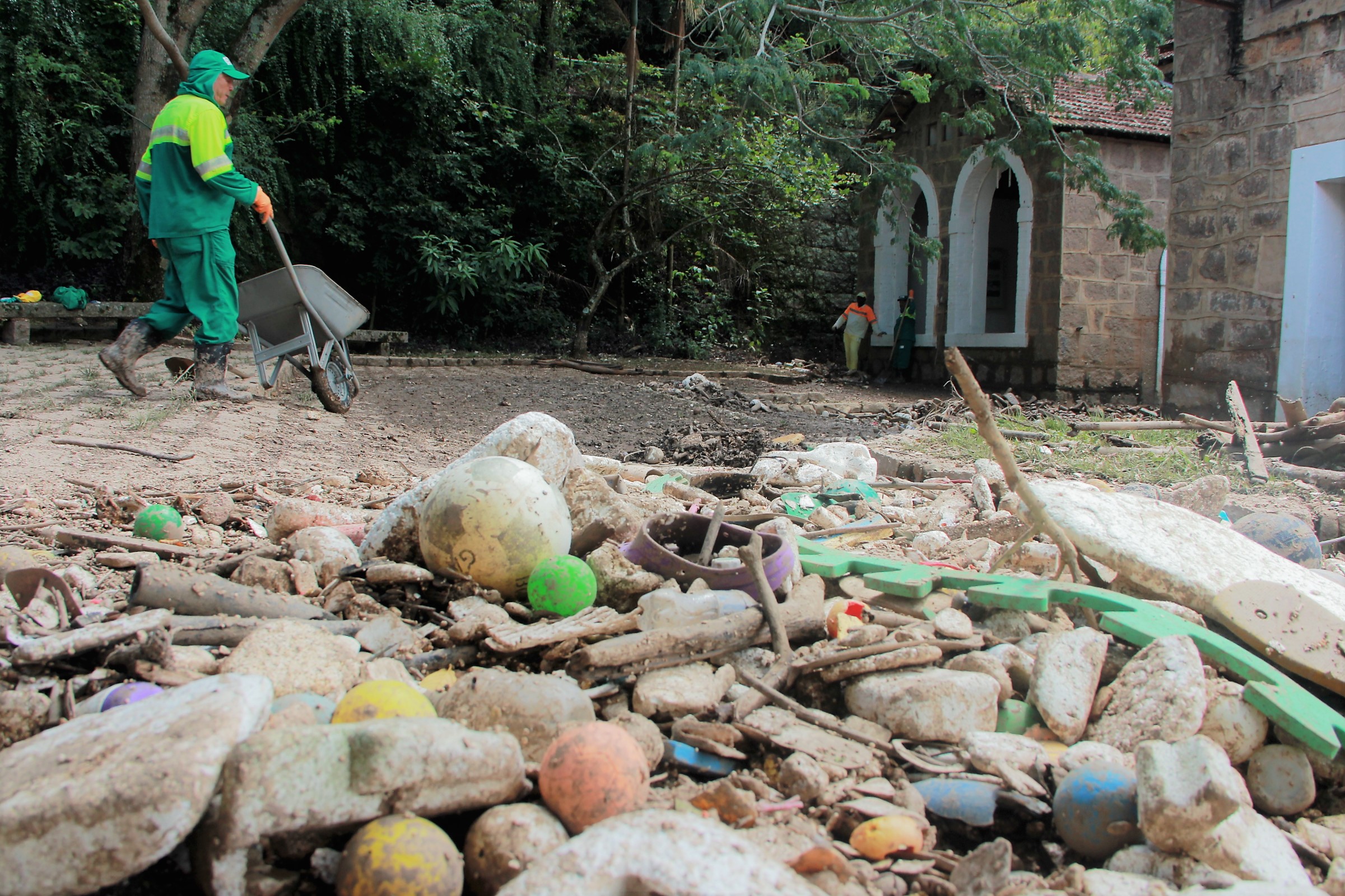 Leia mais sobre o artigo Prefeitura de Salto realiza limpeza em áreas afetadas pelas chuvas