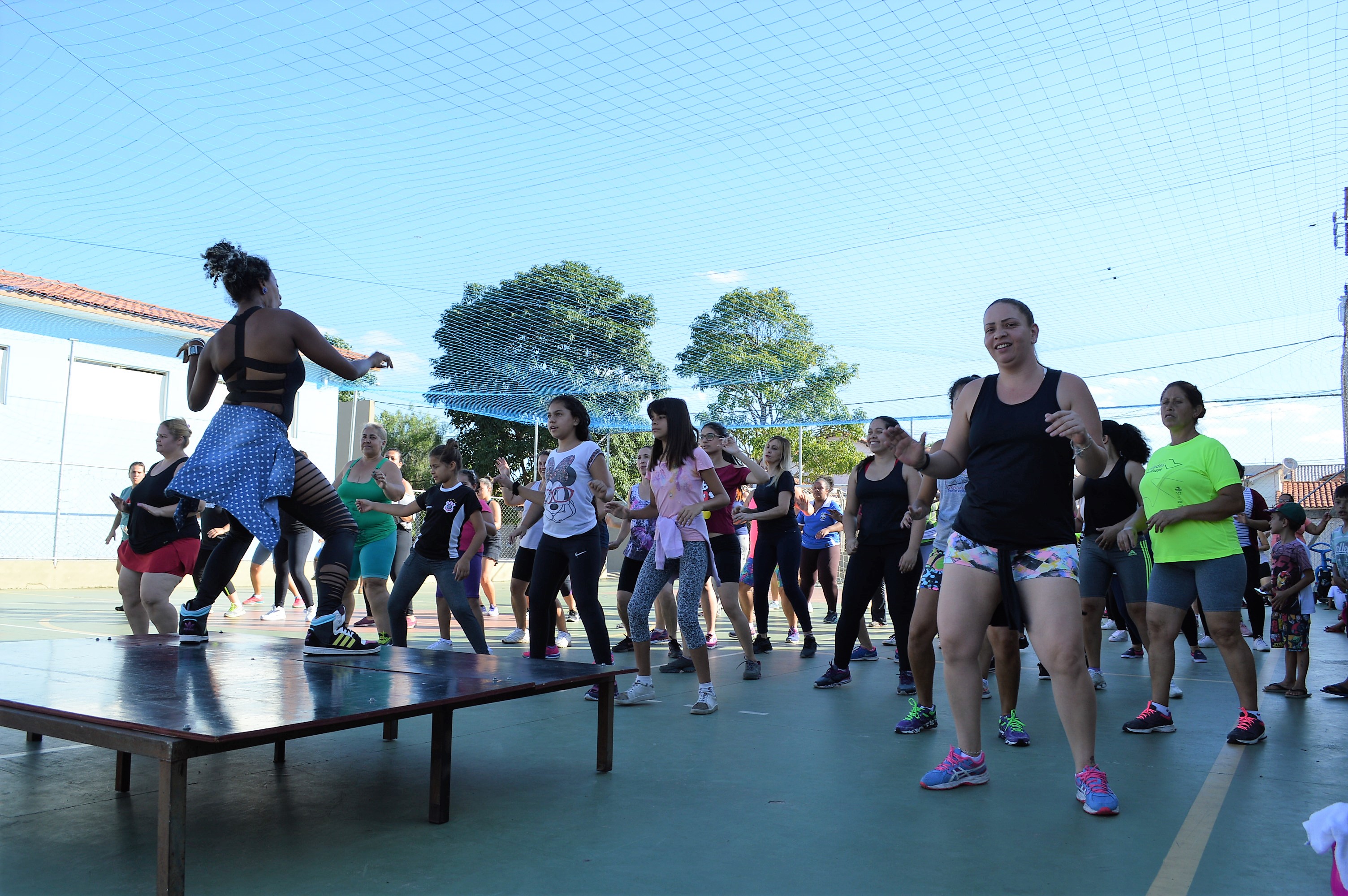 Leia mais sobre o artigo Projeto “Ação e Movimento” prossegue com aulas gratuitas de zumba