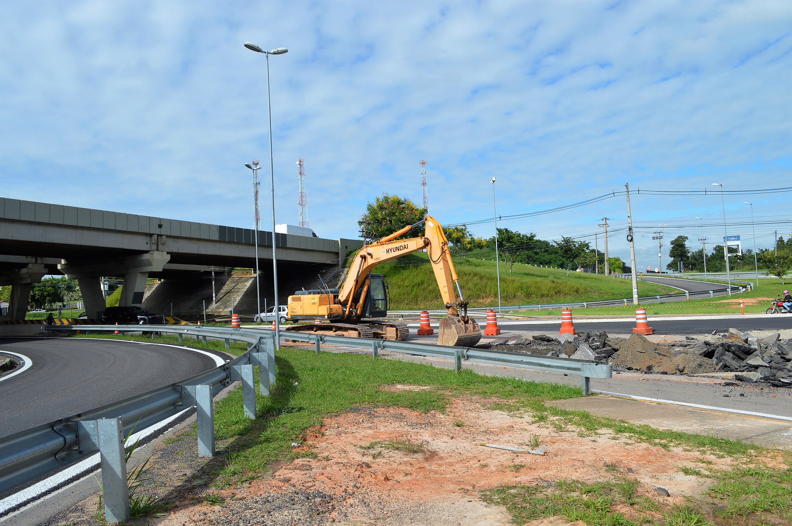 Leia mais sobre o artigo Obras na no trevo da SP-75 prosseguem com desvios no trânsito