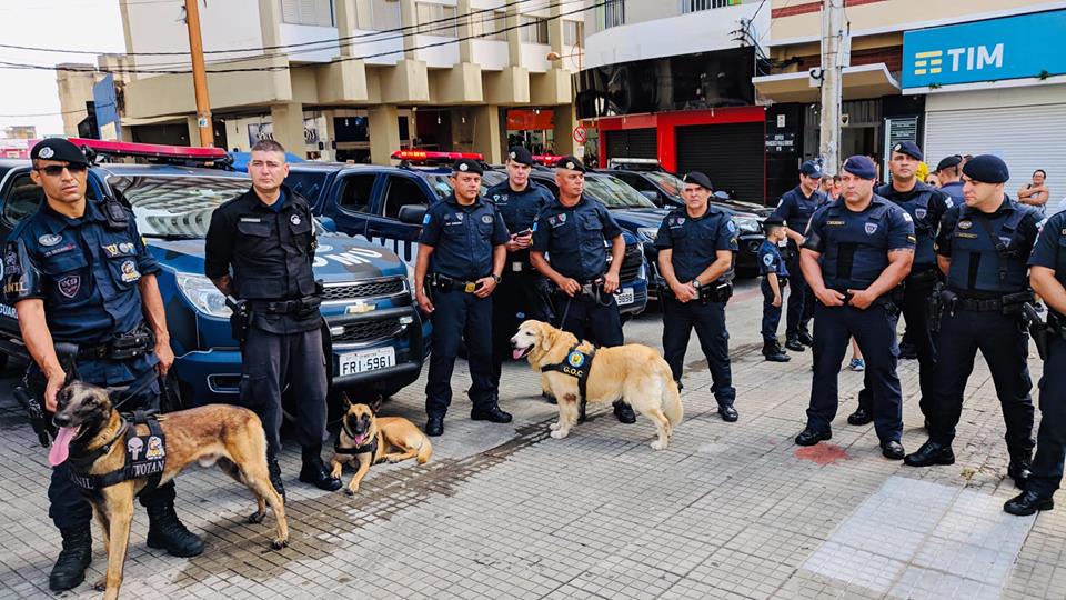 Leia mais sobre o artigo Grupamento de Operações com cães de Salto participa de evento regional