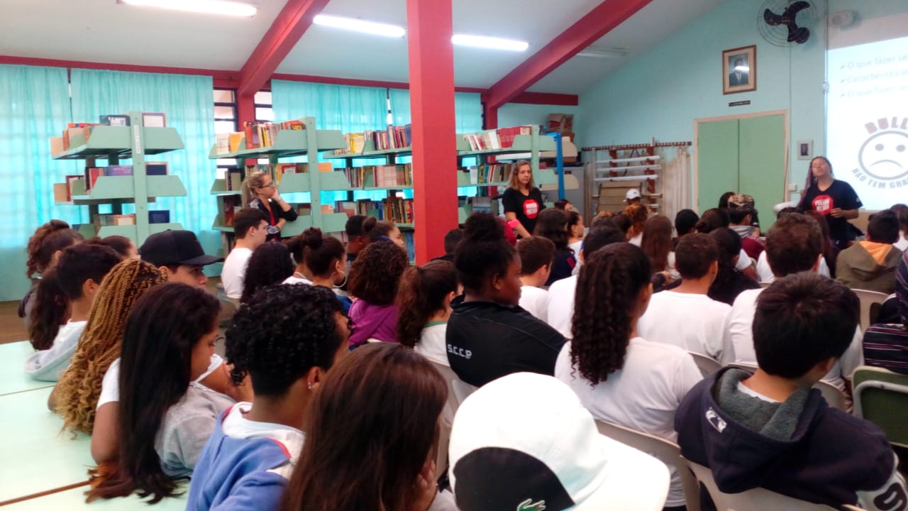 Leia mais sobre o artigo Jovens do Cras Santa Cruz palestram para jovens da Escola Acylino