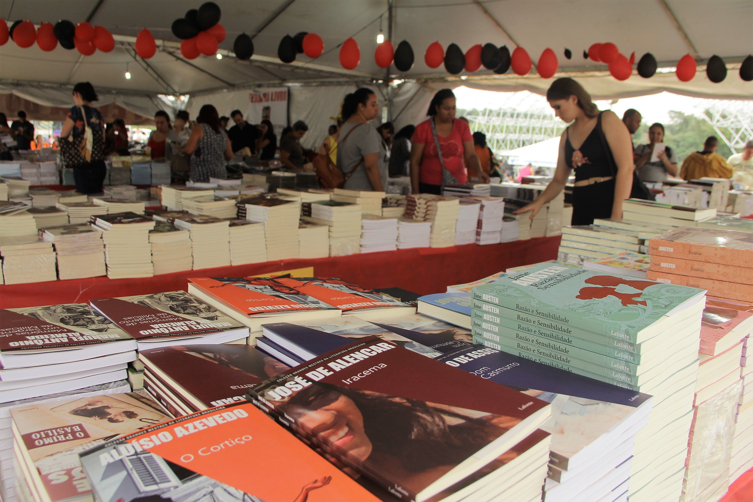 Leia mais sobre o artigo Feira Popular do Livro é realizada no Pavilhão das Artes até o dia 16 deste mês