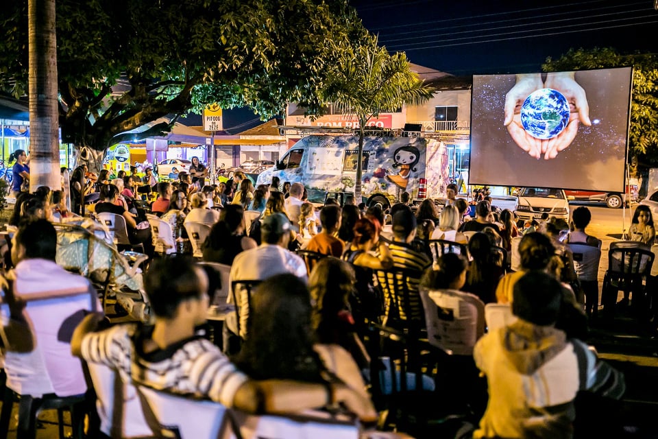 Leia mais sobre o artigo Cine Solar acontece no bairro Jardim Marília nesta terça-feira (04)