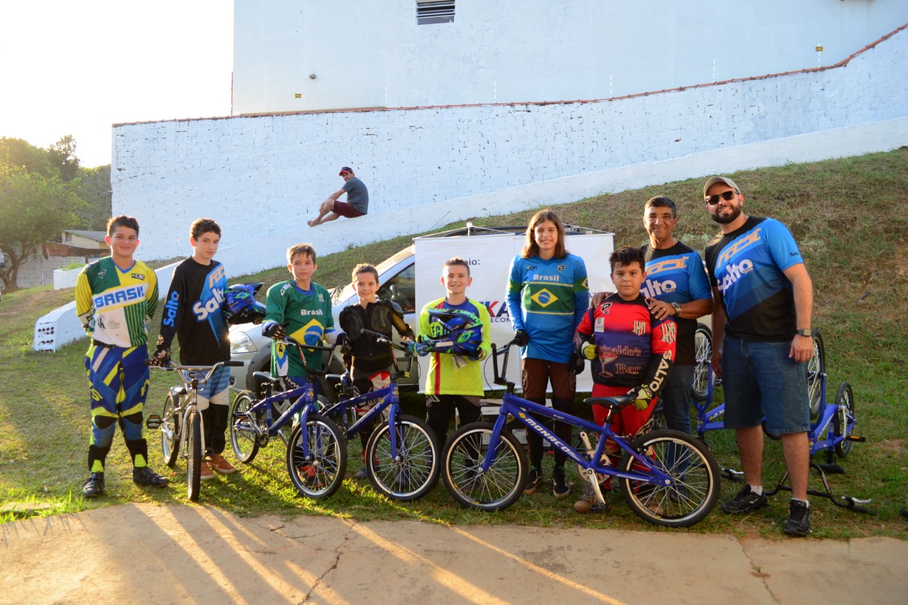 Leia mais sobre o artigo Secretaria de Esportes e Lazer de Salto recebe doação de bicicletas e capacetes da modalidade de Bicicross