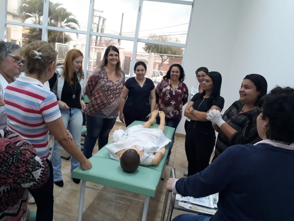 Leia mais sobre o artigo Prefeitura realiza treinamento de atualização em cateterismo para os enfermeiros da rede