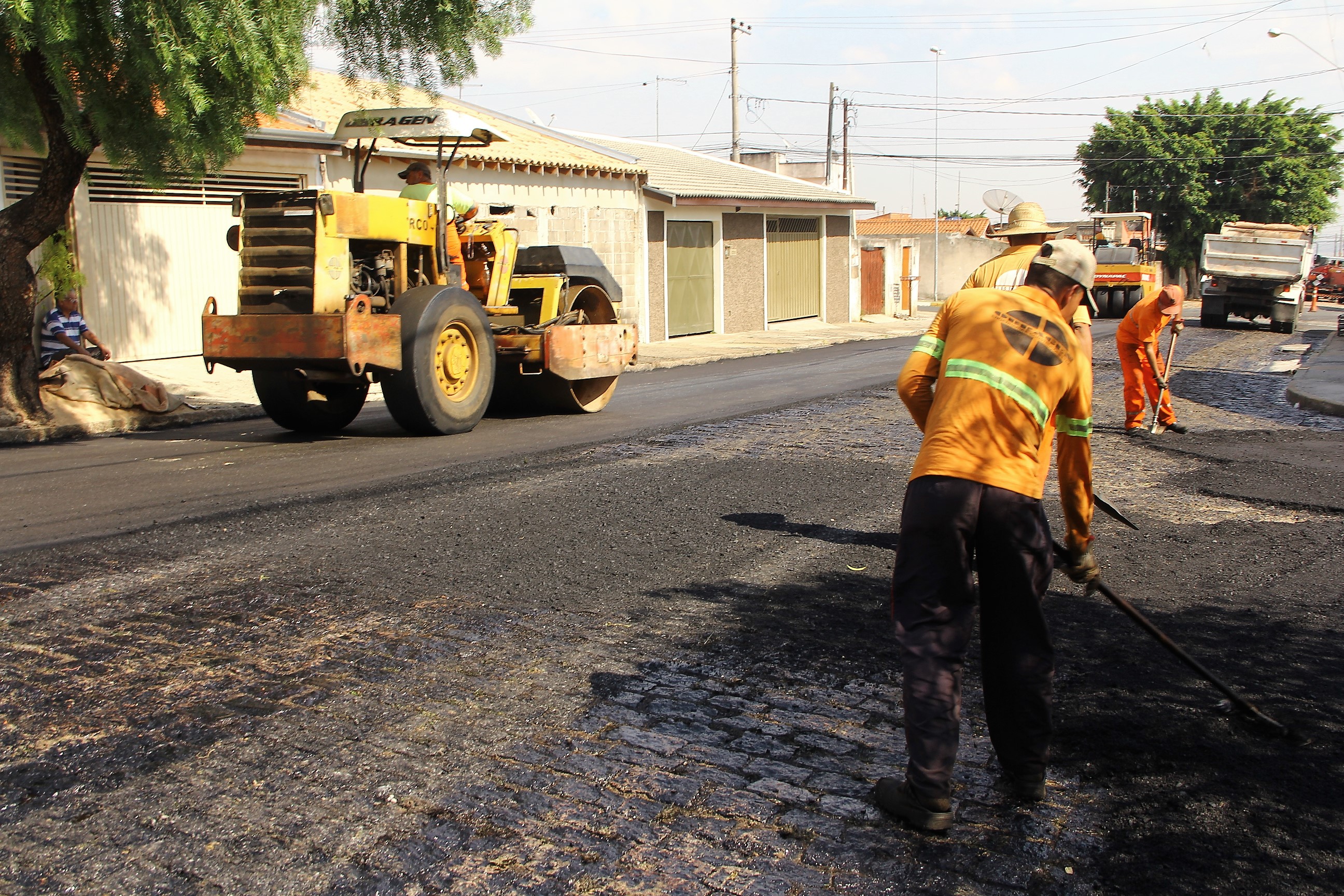 Leia mais sobre o artigo Prefeitura inicia melhorias na rua Belchior Dias Moreira, Jd. Santa Cruz