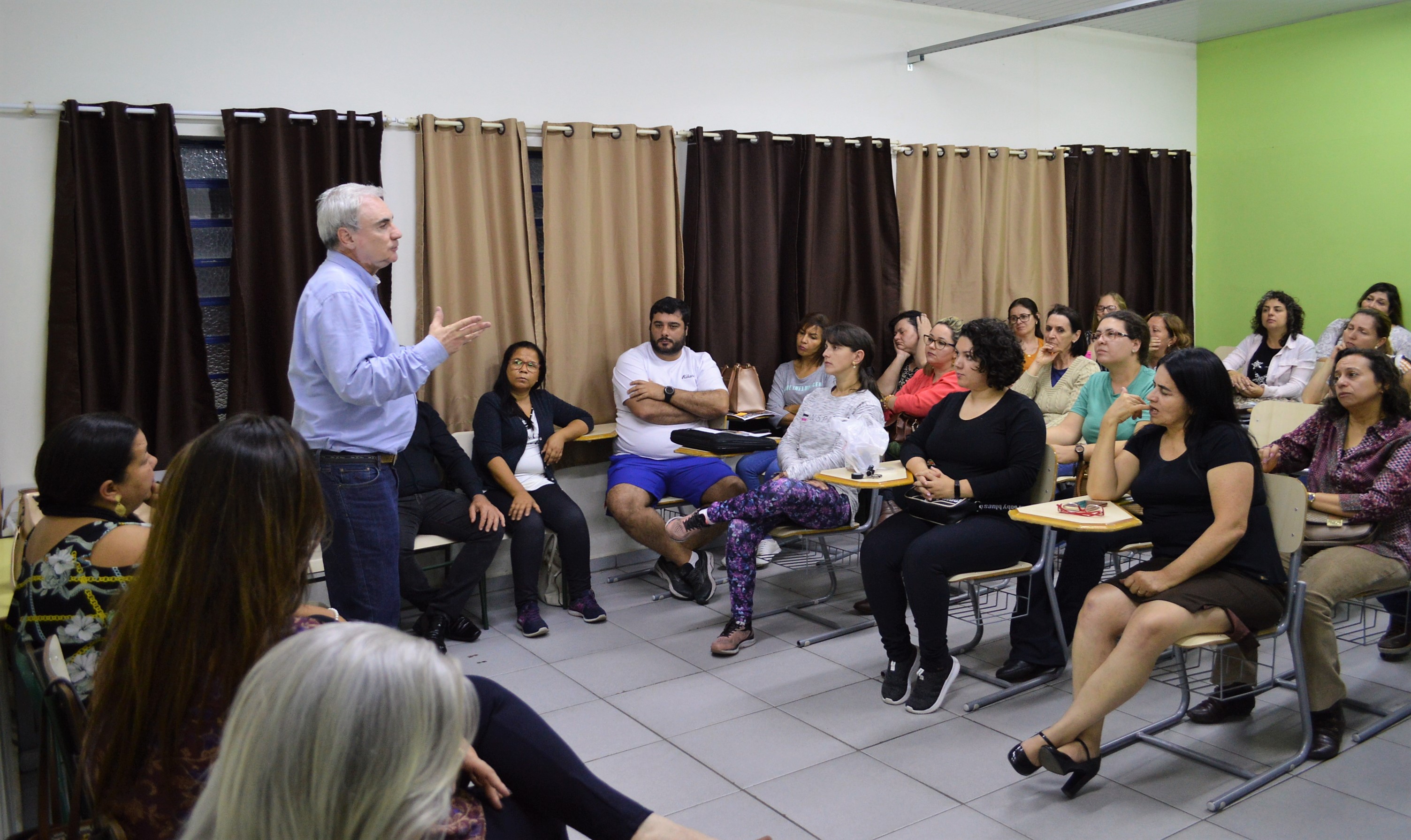 Leia mais sobre o artigo Prefeito de Salto realiza encontro com professores da rede municipal de ensino