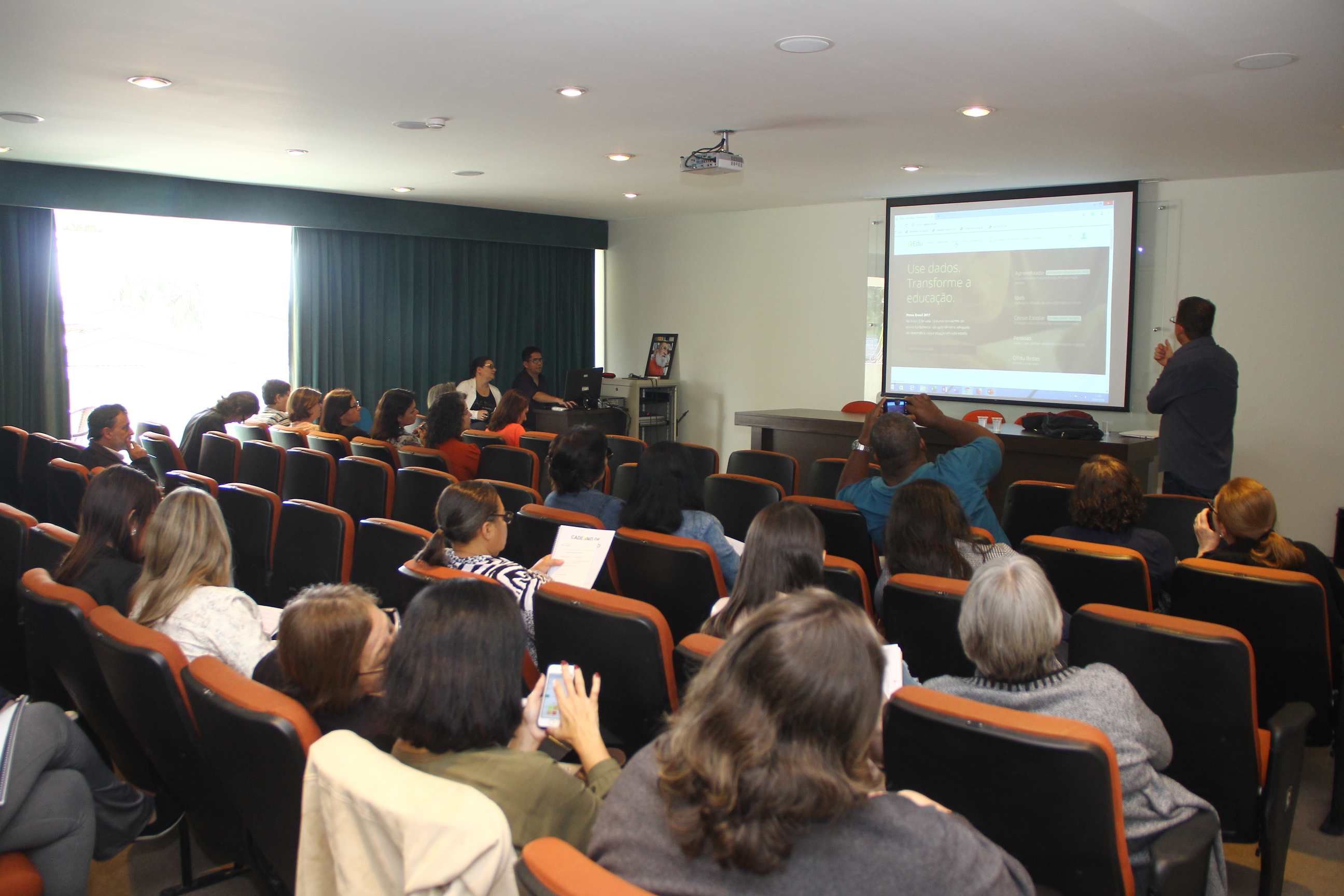 Leia mais sobre o artigo Professores da Rede Municipal participaram de formação sobre planejamento estratégico e uso de dados na educação