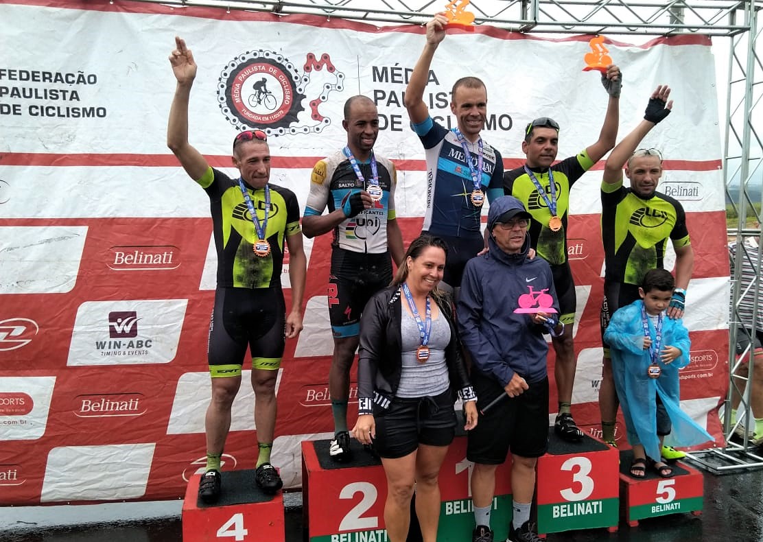 Leia mais sobre o artigo Equipe de ciclismo de Salto conquista medalha de Bronze em Marília