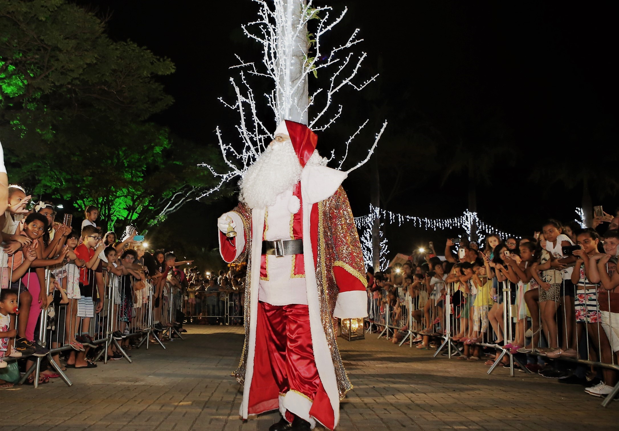 Leia mais sobre o artigo Chegada do Papai Noel abre a programação de Natal em Salto