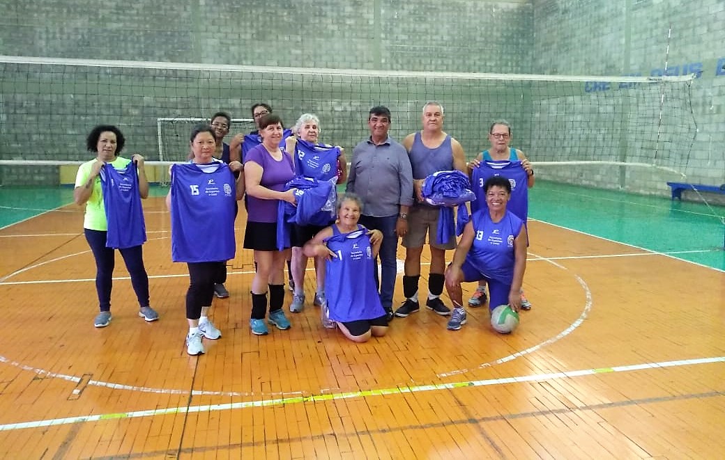 Leia mais sobre o artigo Equipe de voleibol adaptado recebe novos uniformes para competição