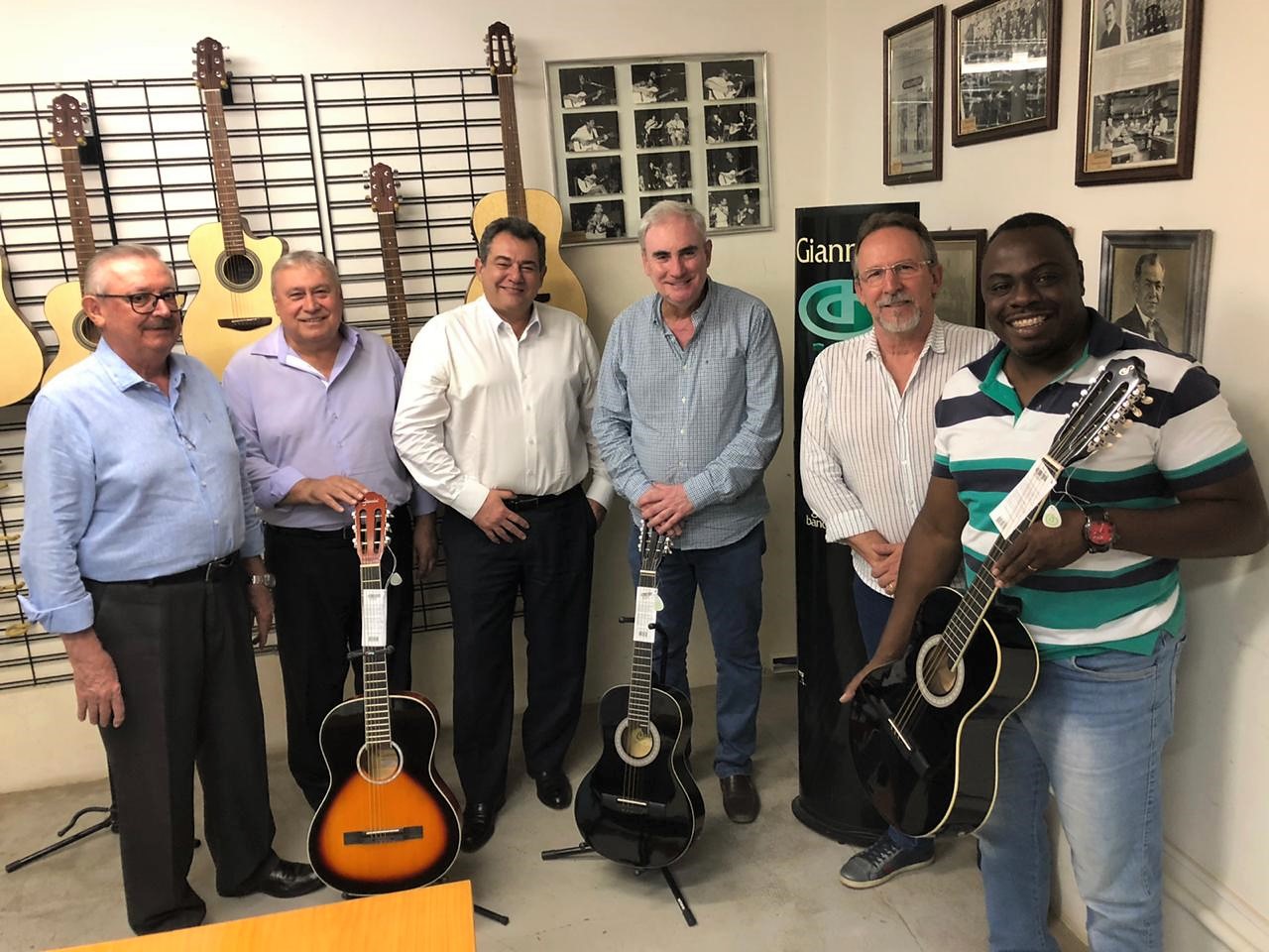 Leia mais sobre o artigo Prefeitura recebe doações de instrumentos musicais da Empresa Giannini