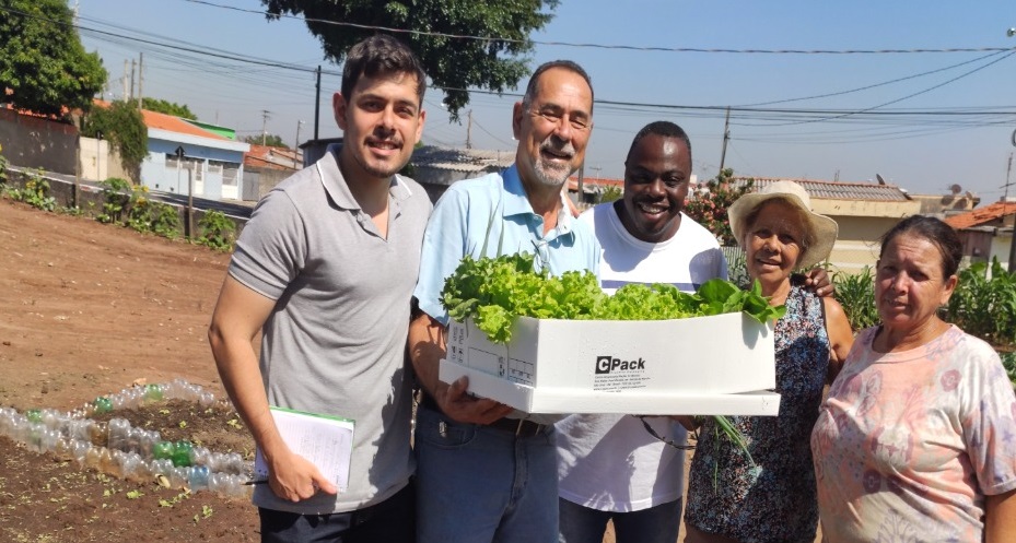 Leia mais sobre o artigo Secretaria Meio Ambiente recebe cesta de hortaliças da horta comunitária