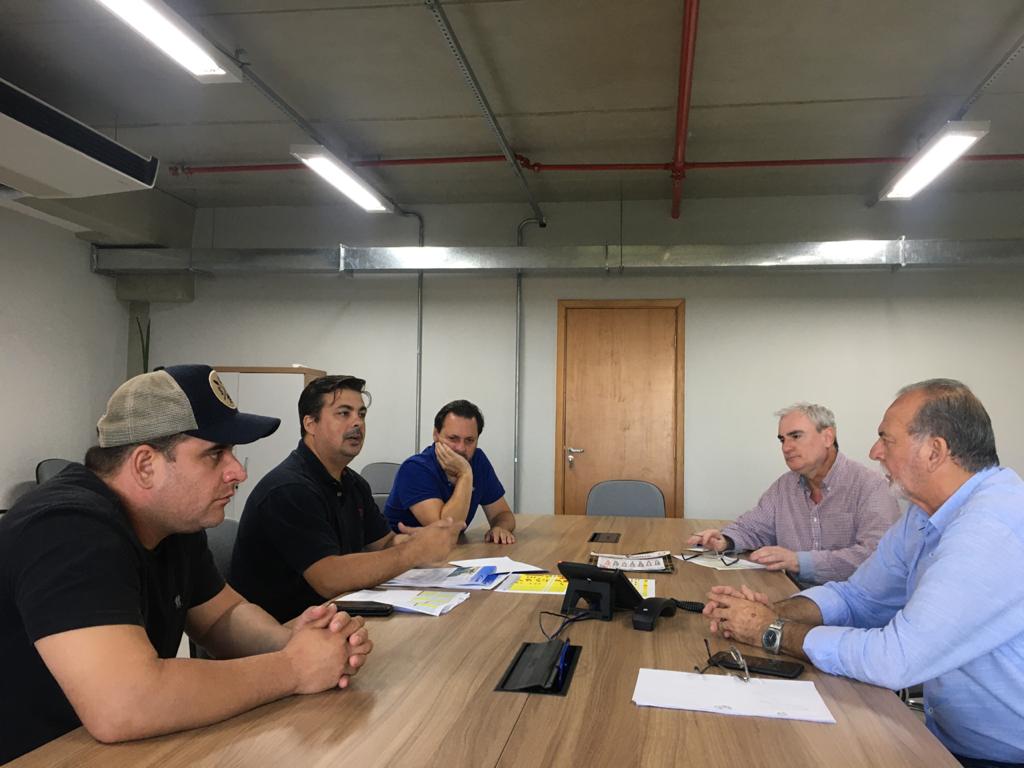 Leia mais sobre o artigo Prefeito recebe representantes da AutoÔnibus Nardelli para discussão sobre horário de circulação do transporte