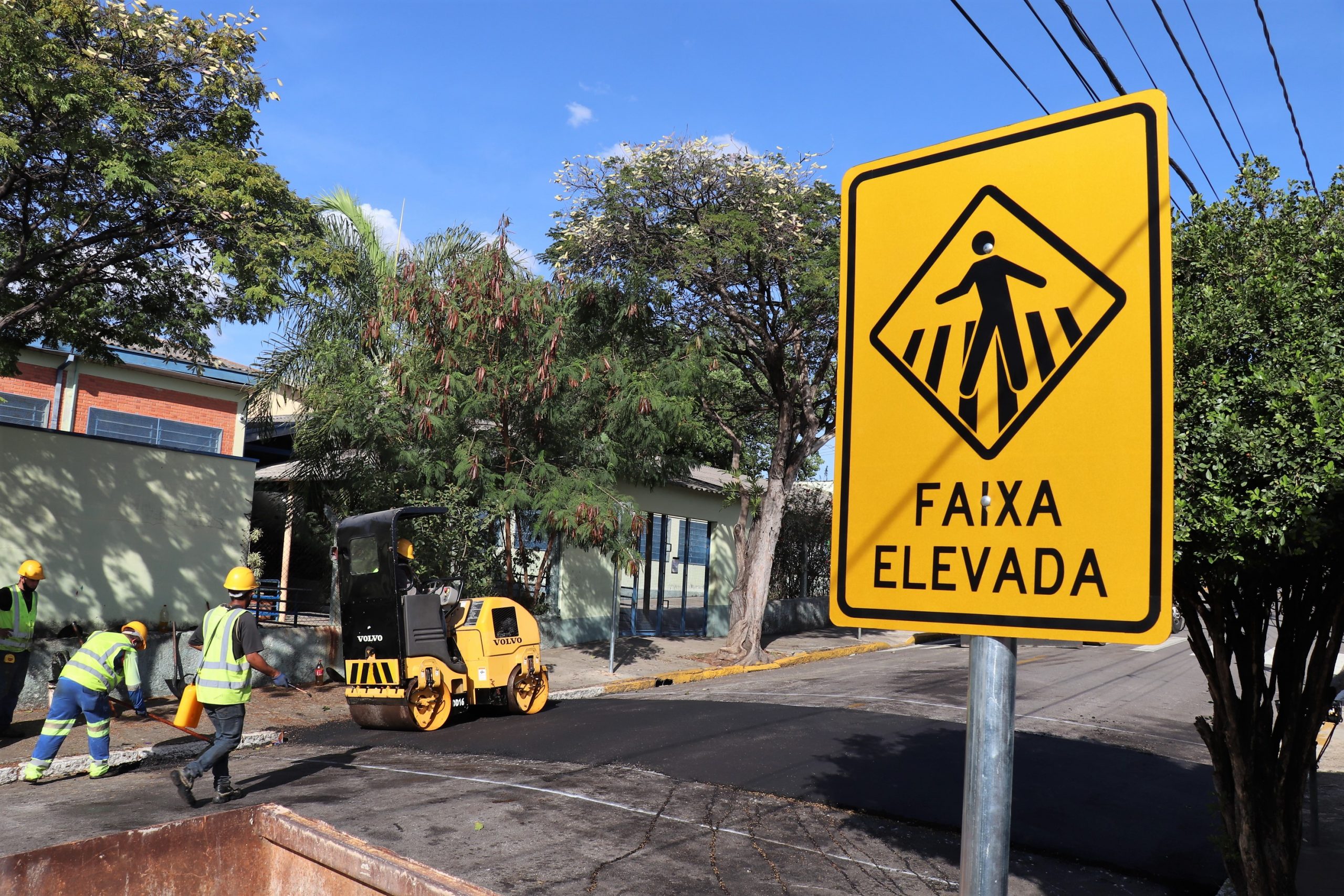 Leia mais sobre o artigo Prefeitura de Salto realiza instalação de lombofaixas em diversos pontos da cidade