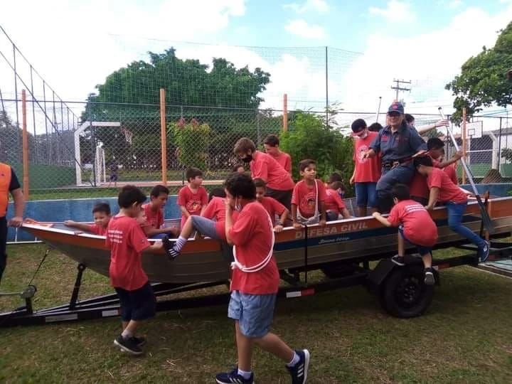 Leia mais sobre o artigo DEFESA CIVIL PROMOVE EVENTOS COM OS ALUNOS DO PROJETO BOMBEIRO MIRIM CIDADÃO