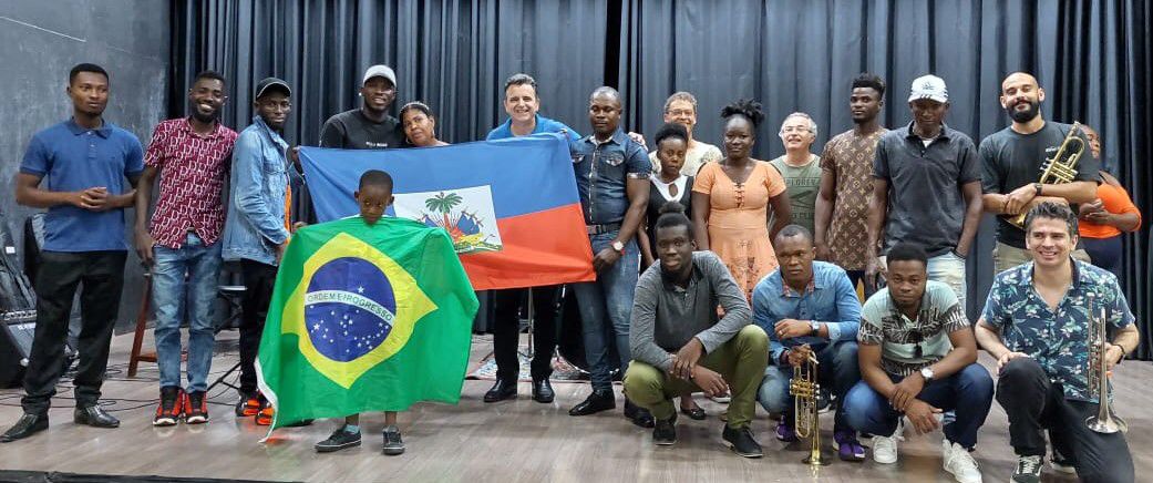 Leia mais sobre o artigo IMIGRANTES HAITIANOS PARTICIPAM DE INTEGRAÇÃO CULTURAL