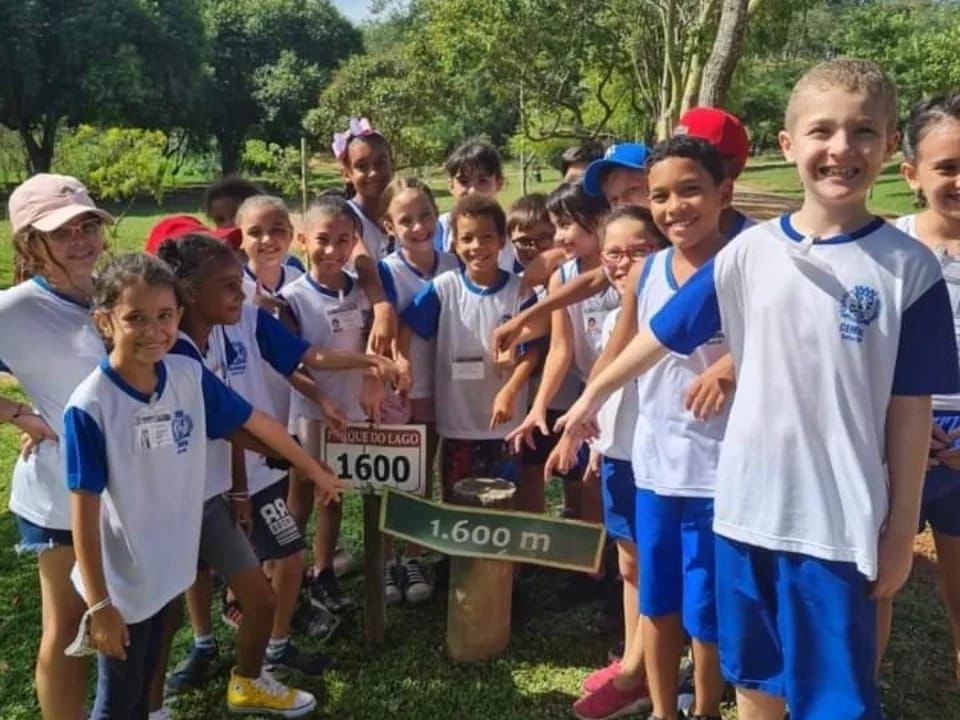 Leia mais sobre o artigo ESTUDANTES APRENDEM SOBRE QUALIDADE DO AR FAZENDO TREKKING NO PARQUE DO LAGO