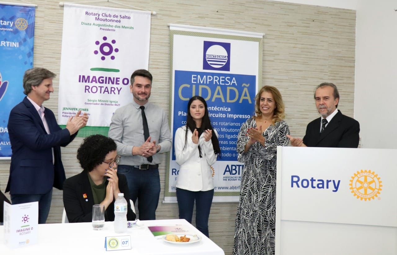 Leia mais sobre o artigo ROTARY MOUTONNÉE ENTREGA TRÊS CADEIRAS DE RODAS PARA A SECRETARIA MUNICIPAL DE SAÚDE