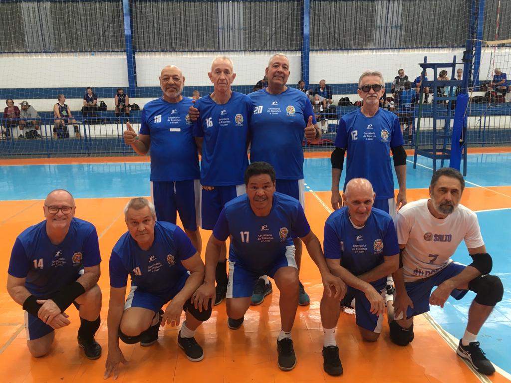 Leia mais sobre o artigo VÔLEI ADAPTADO DE SALTO COMPETE EM ITAPIRA