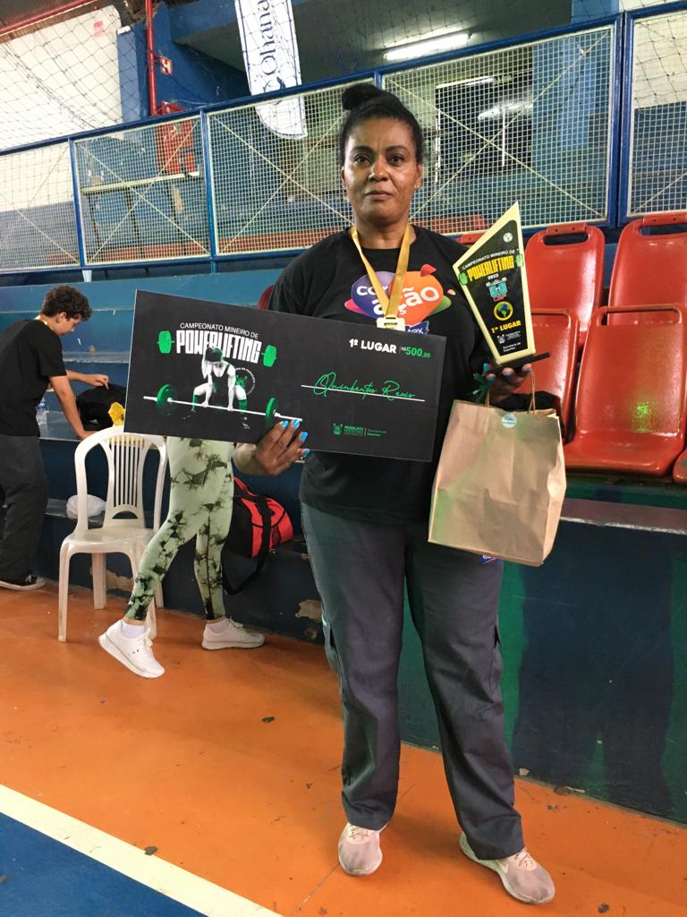 Leia mais sobre o artigo Atleta saltense é campeã em etapa do Campeonato Nacional de POWERLIFTING