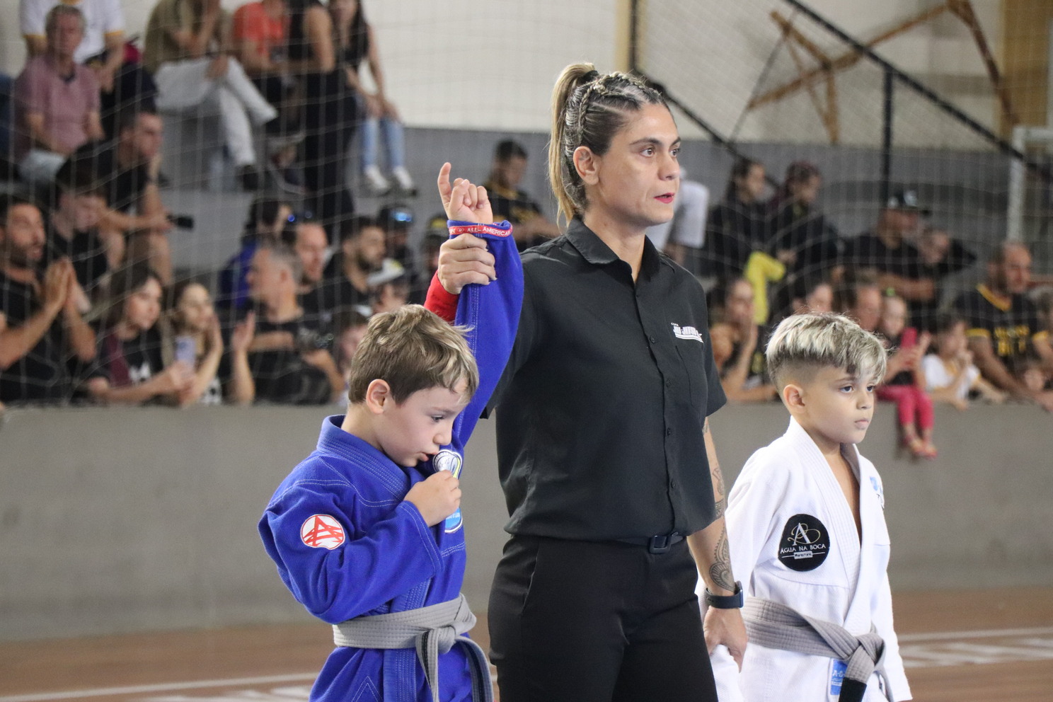 Leia mais sobre o artigo Beneficente, Copa Jiu Jitsu Kids lota “Buracão” e ajuda entidades assistenciais