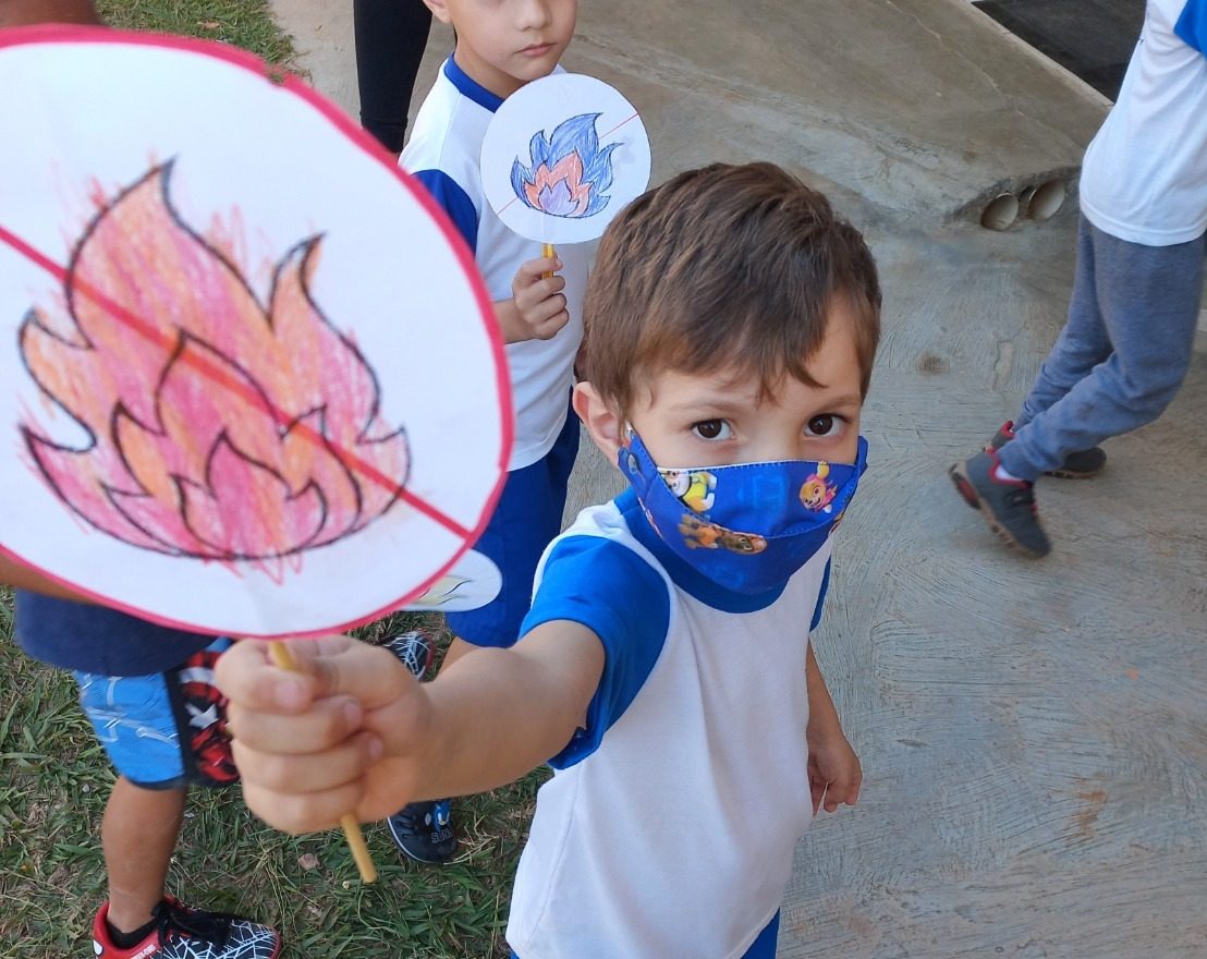 Leia mais sobre o artigo Alunos da Educação Infantil do CEMUS XII realizam atividade prevenção de queimadas
