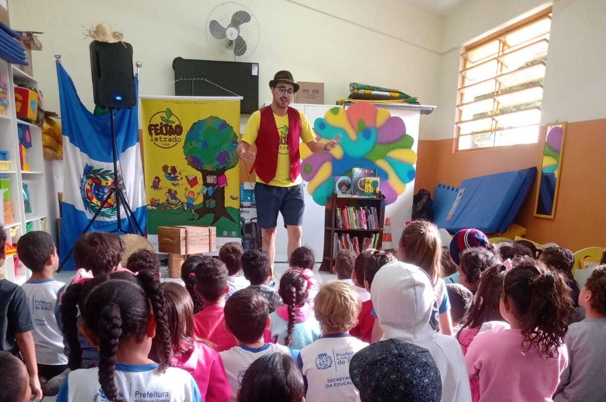 Leia mais sobre o artigo Projeto Feijão Letrado doa livros a entidade e escolas de Salto