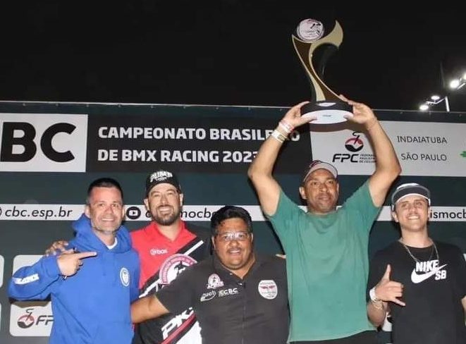 Leia mais sobre o artigo Piloto saltense é vice-campeão em duas categorias no Brasileiro de Bicicross