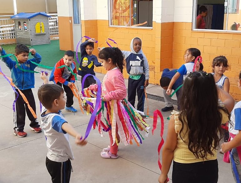 Leia mais sobre o artigo Crianças da Educação Infantil do CEMUS XIV trabalham tradições culturais no mês do folclore