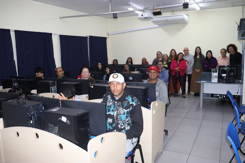Leia mais sobre o artigo Parceria Prefeitura/IFSP promove curso de informática para alunos da EJA