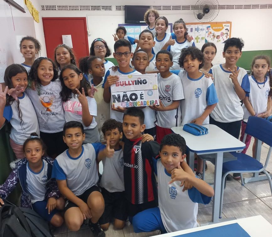 Leia mais sobre o artigo Escola Maria Constança implementa ações do Projeto “Amigo Sim, Bullying Não”