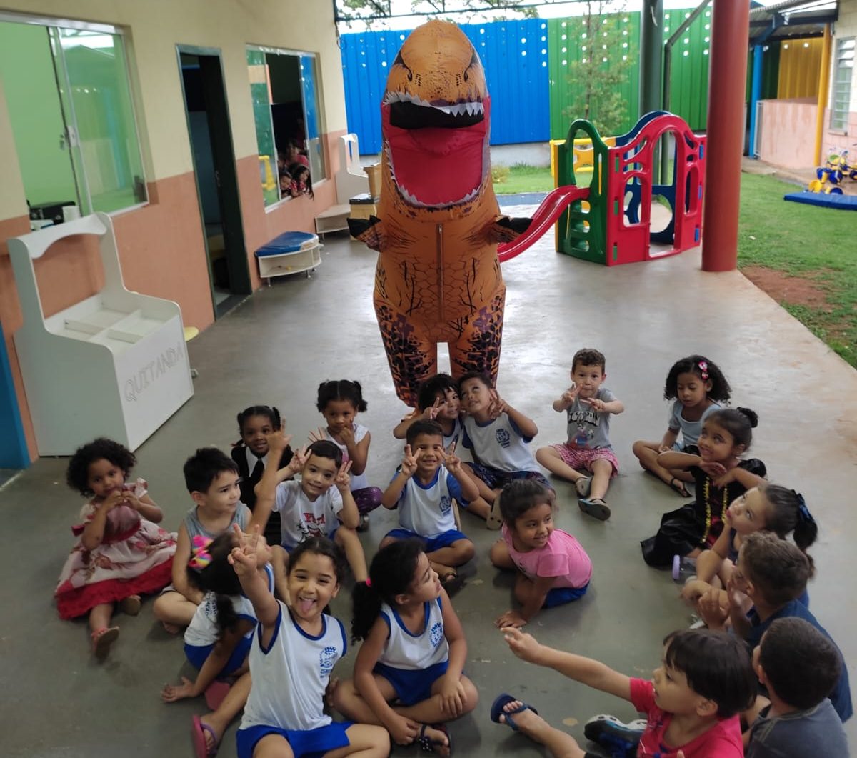Leia mais sobre o artigo “Mundo dos Dinossauros” é tema de projeto dos alunos do Maternal III Jardim Marília