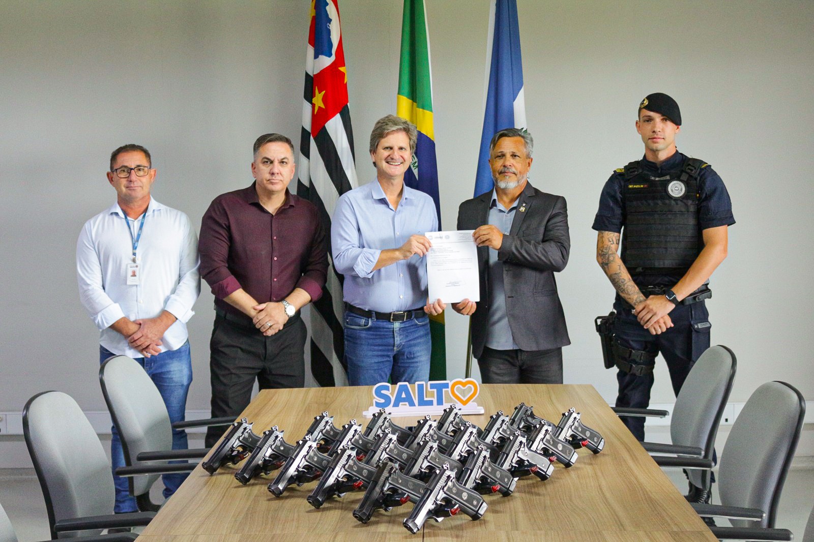 Leia mais sobre o artigo Prefeitura de Salto faz doação de armas para GCM de Cabreúva